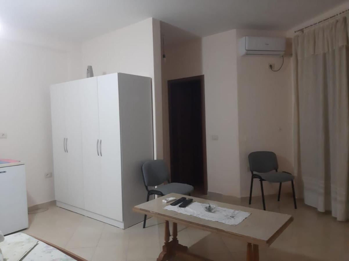 Grazioso Apartamento Arredato A Due Passi Dal Lungomare Vlore Exterior photo