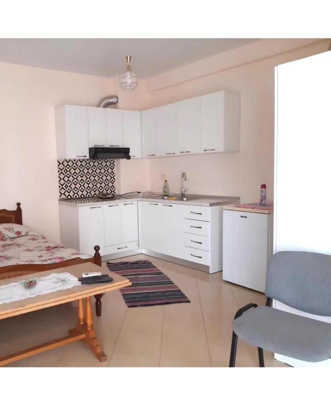 Grazioso Apartamento Arredato A Due Passi Dal Lungomare Vlore Exterior photo